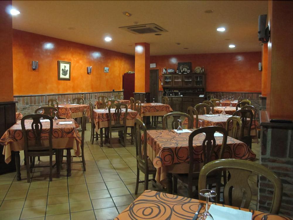 Hotel Rural Hojaranzos Tejeda Del Tietar ภายนอก รูปภาพ