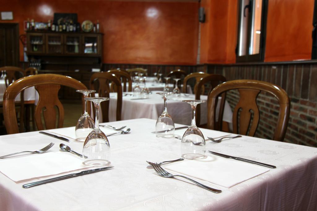 Hotel Rural Hojaranzos Tejeda Del Tietar ภายนอก รูปภาพ