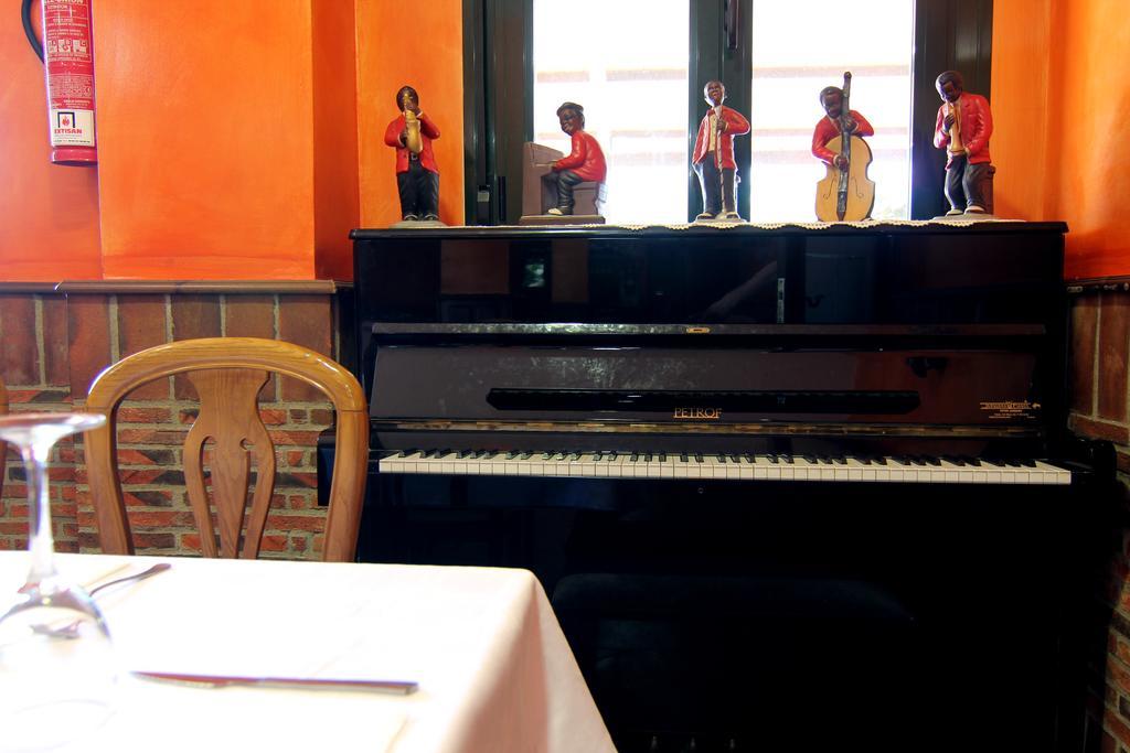 Hotel Rural Hojaranzos Tejeda Del Tietar ภายนอก รูปภาพ
