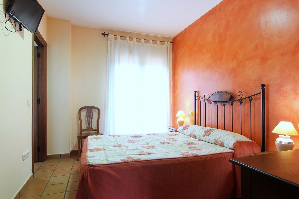 Hotel Rural Hojaranzos Tejeda Del Tietar ภายนอก รูปภาพ