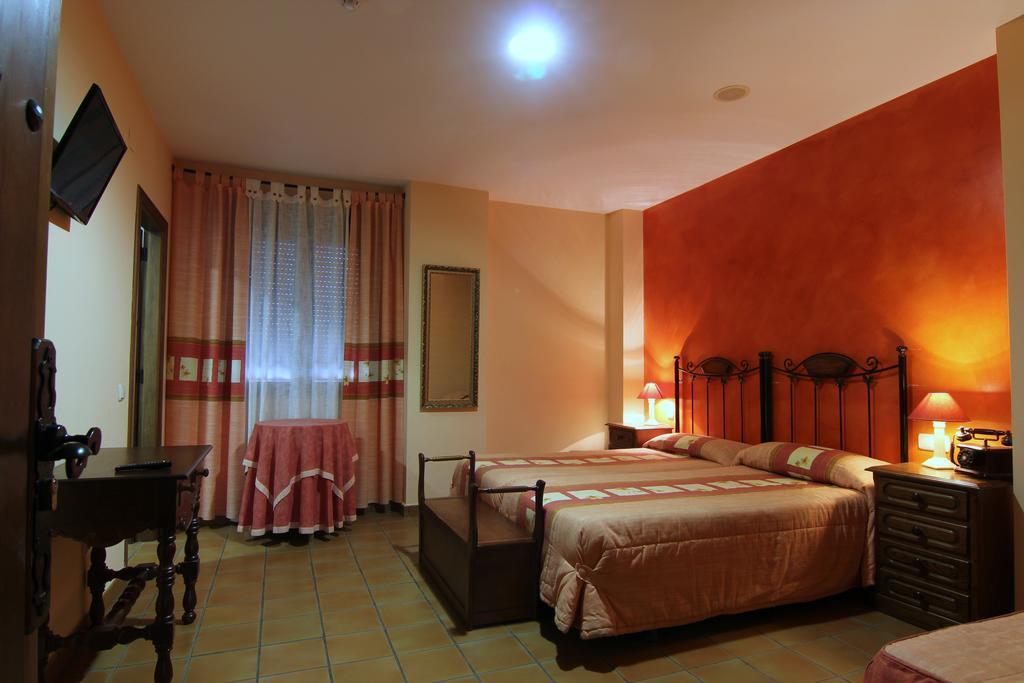 Hotel Rural Hojaranzos Tejeda Del Tietar ภายนอก รูปภาพ