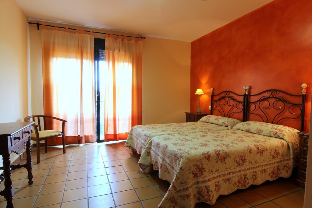 Hotel Rural Hojaranzos Tejeda Del Tietar ภายนอก รูปภาพ