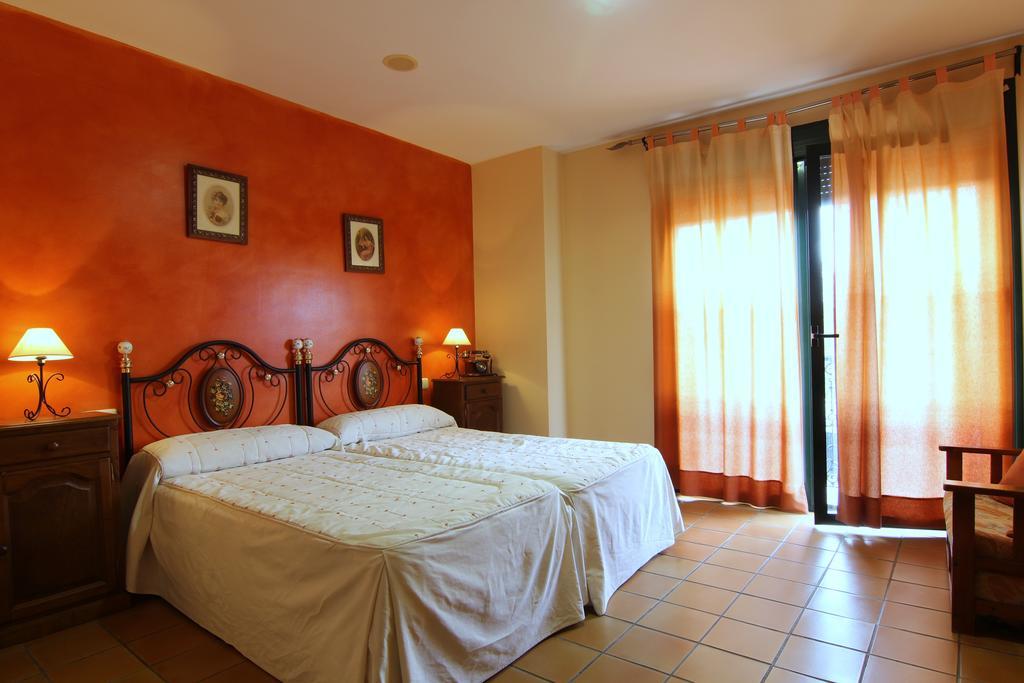 Hotel Rural Hojaranzos Tejeda Del Tietar ภายนอก รูปภาพ
